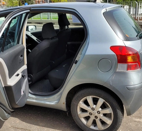 Toyota Yaris cena 13000 przebieg: 235000, rok produkcji 2009 z Poznań małe 211